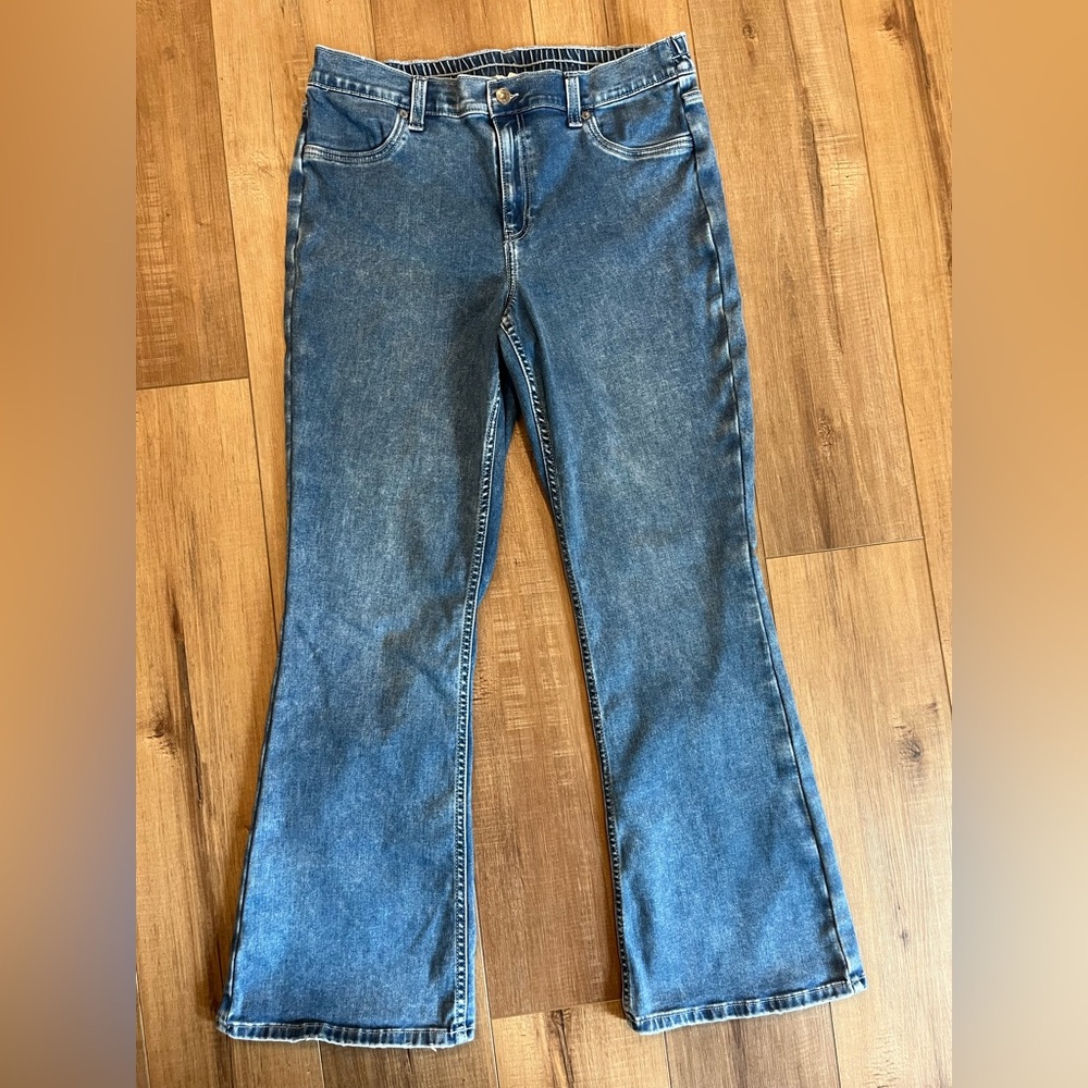 Aerie women’s jeans/ jeggings baby flare size L soft stretchy, elastic waist EUC